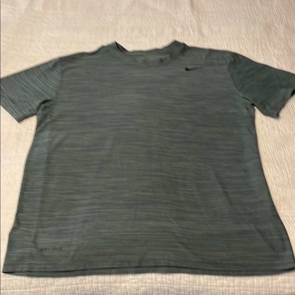 Nike Green Short Sleeve Tee Casual Comfort